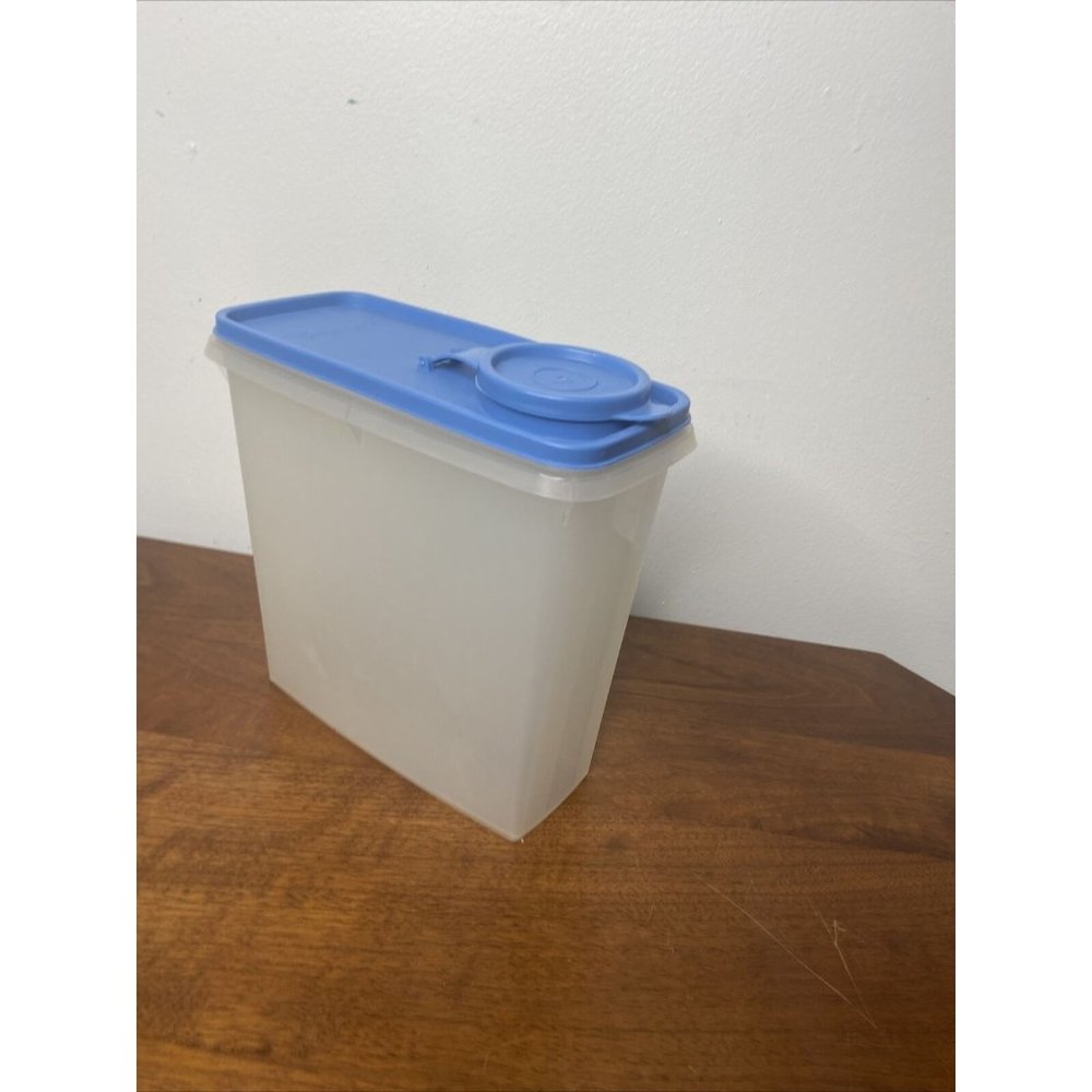 Tupperware Cereal Keeper Blue Lid 13 Cup 469-20 Vintage Pitcher Storage - Picture 1 of 8